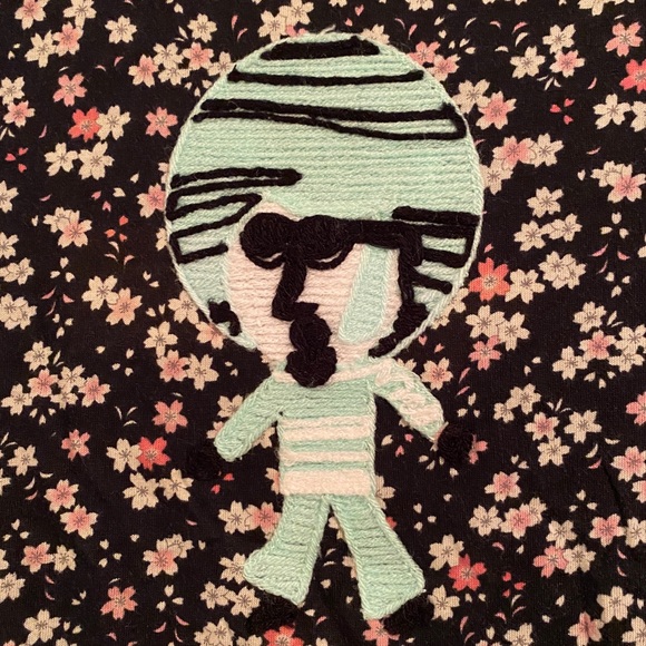 Custo Barcelona, floral print all over top with character appliqué, sz 2 - Picture 3 of 8